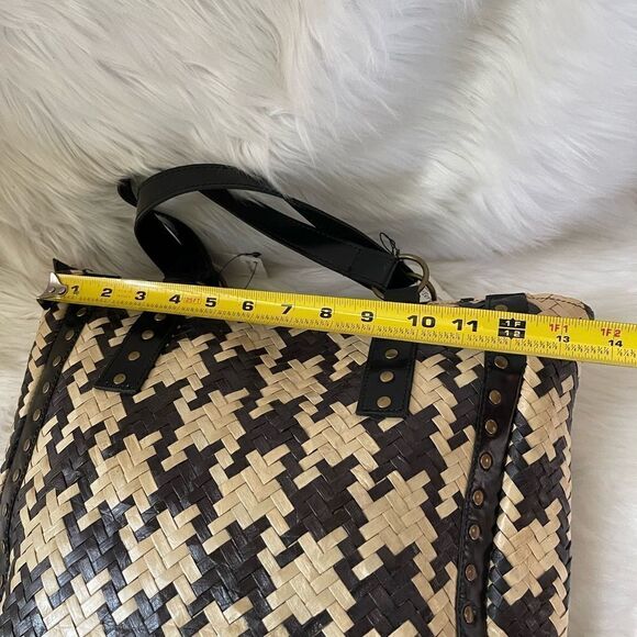 NWT Shiralea two tone black and beige woven straw tote with black double straps - Picture 10 of 14